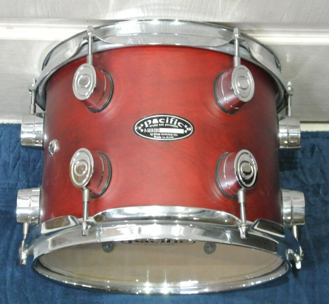 ADD this PDP by DW 10" F SERIES TOM in SATIN RED to YOUR DRUM SET! LOT K515