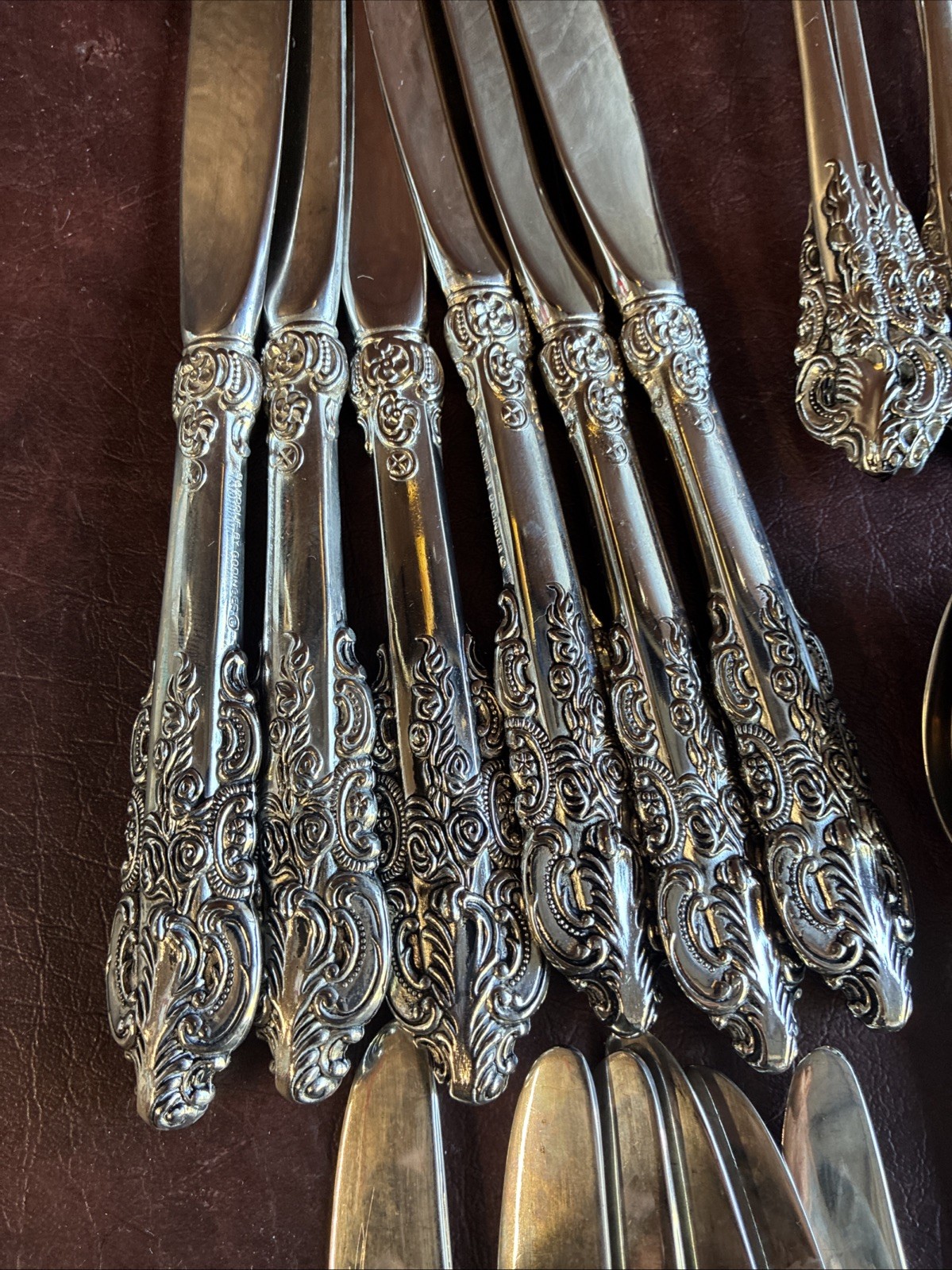 Baroque By Godinger 91 Piece Silver Plated Flatware Set