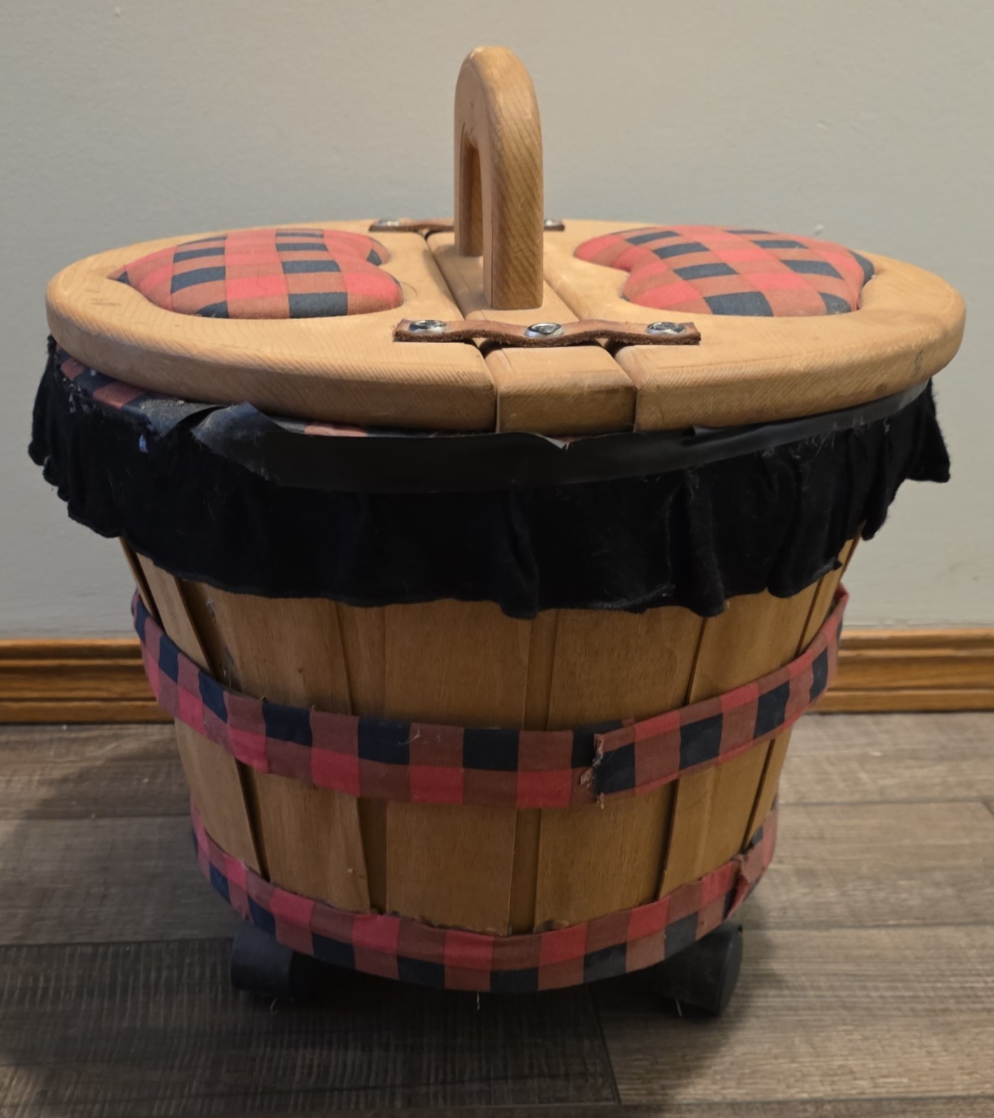 Vintage Wooden Knitting Basket On Wheels Apple Barrel Collect All Basket