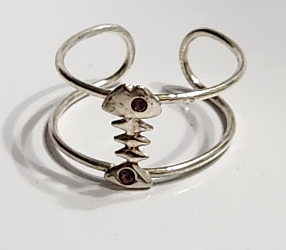Sterling Silver toe ring, Fish Skeleton Amethyst