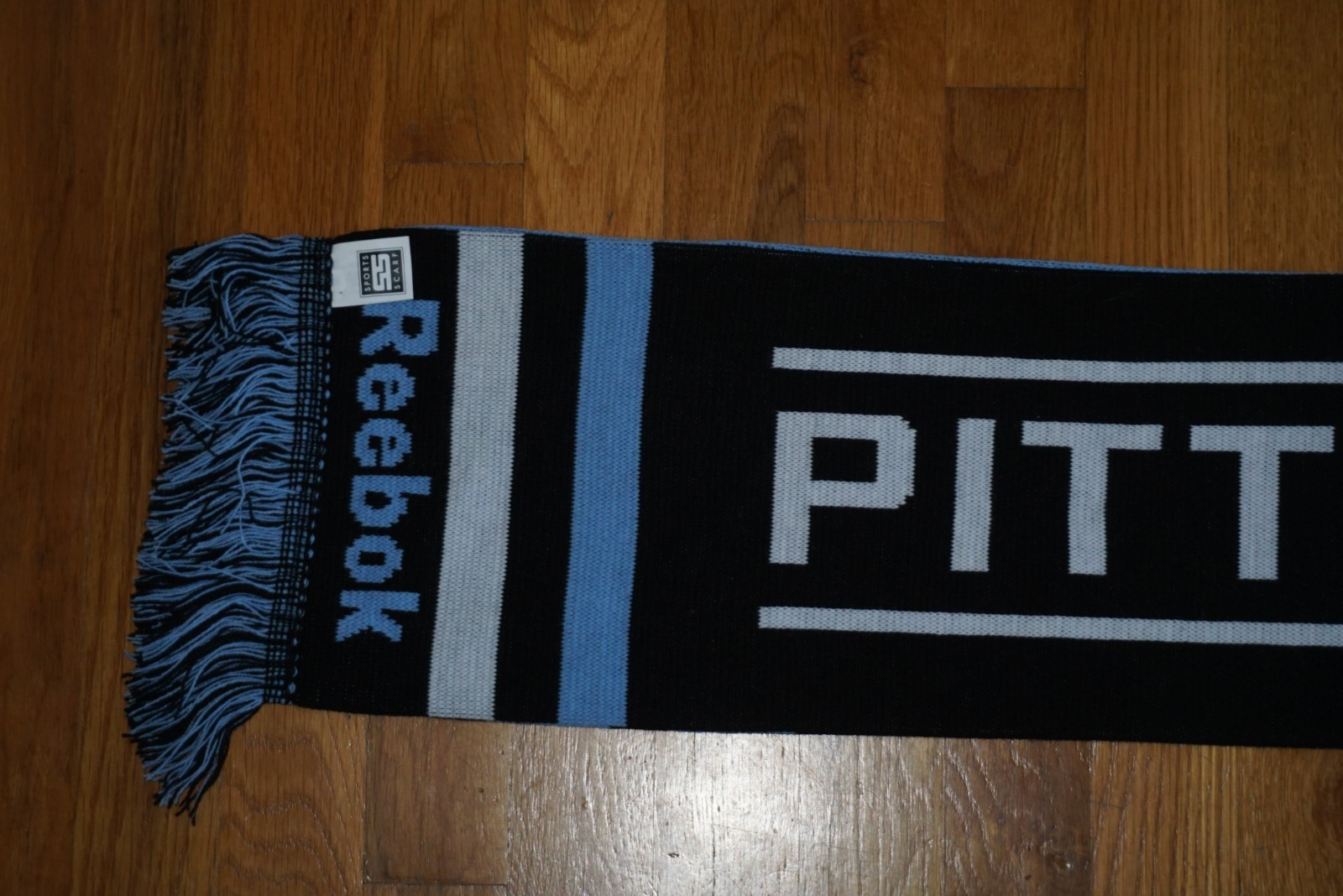 Reebok NHL 2011 Winter Classic Pittsburgh Scarf