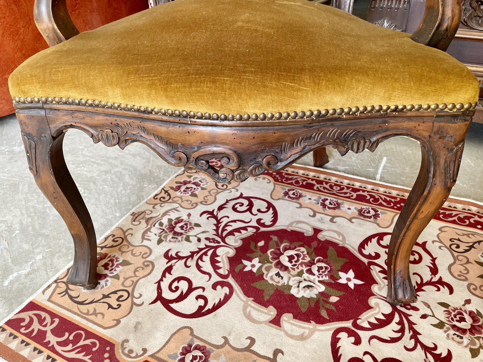 PAIR OF LUIGI FILIPPO ARMCHAIRS IN WALNUT WOOD AND VELVET '900