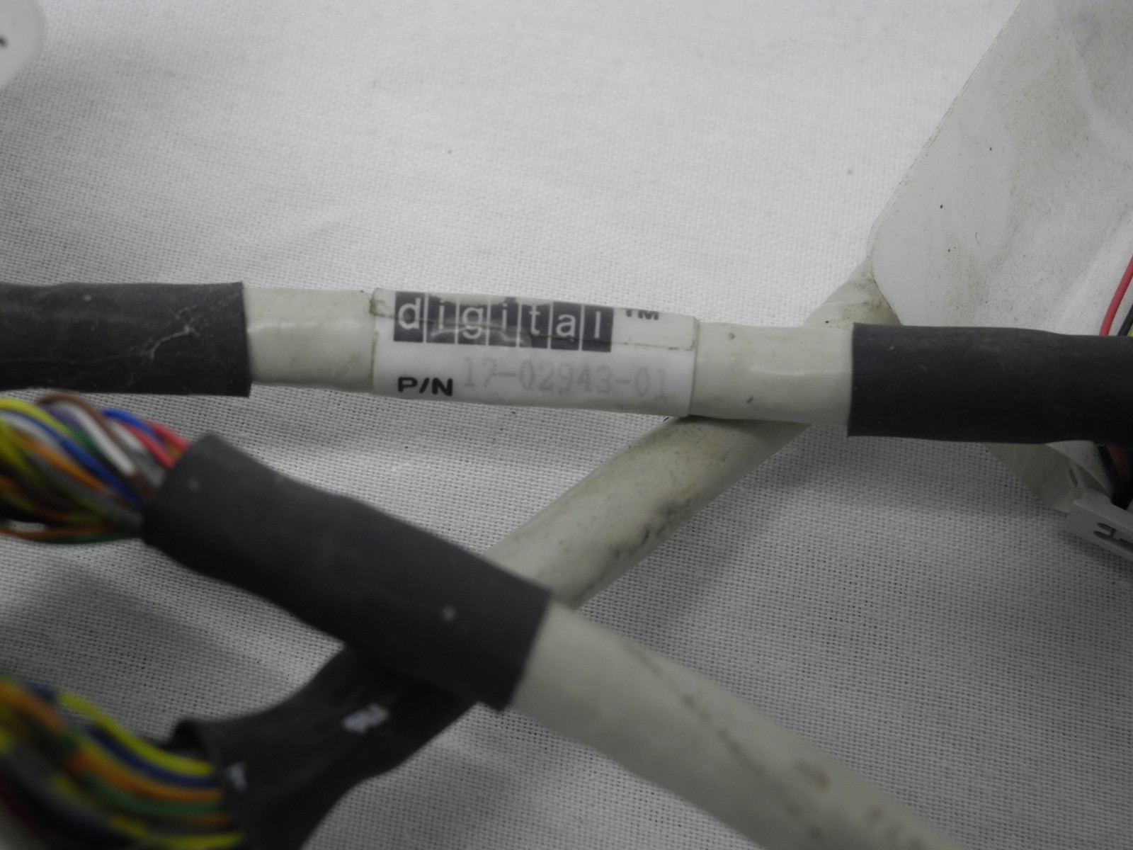 VINTAGE DEC VAX3100/MV3100 5 DEVICE SCSI CABLE 17-02943-01