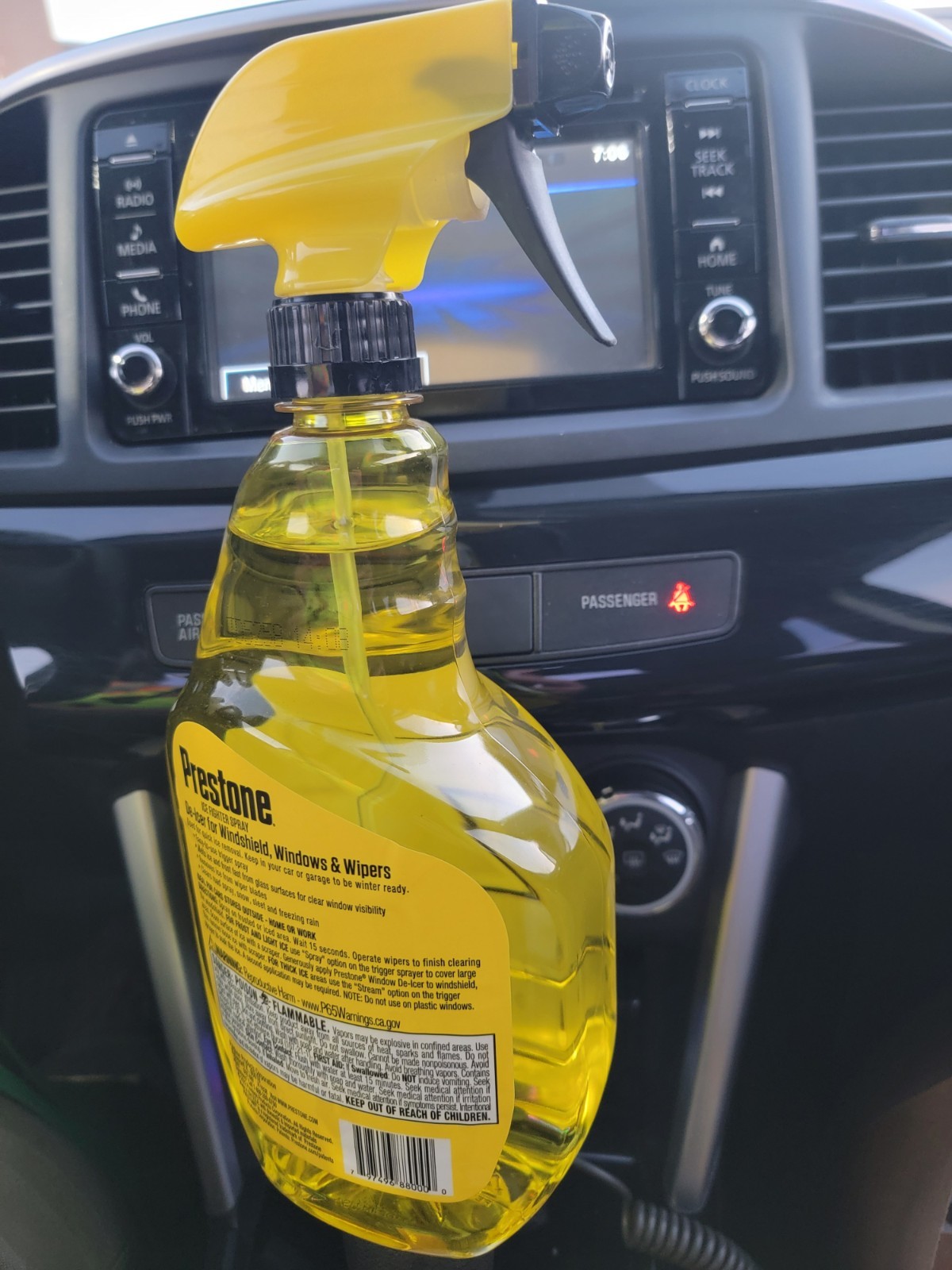 Prestone De-Icer Ice Fighter Spray for windshield, windows,& wipers 32 oz Bottle