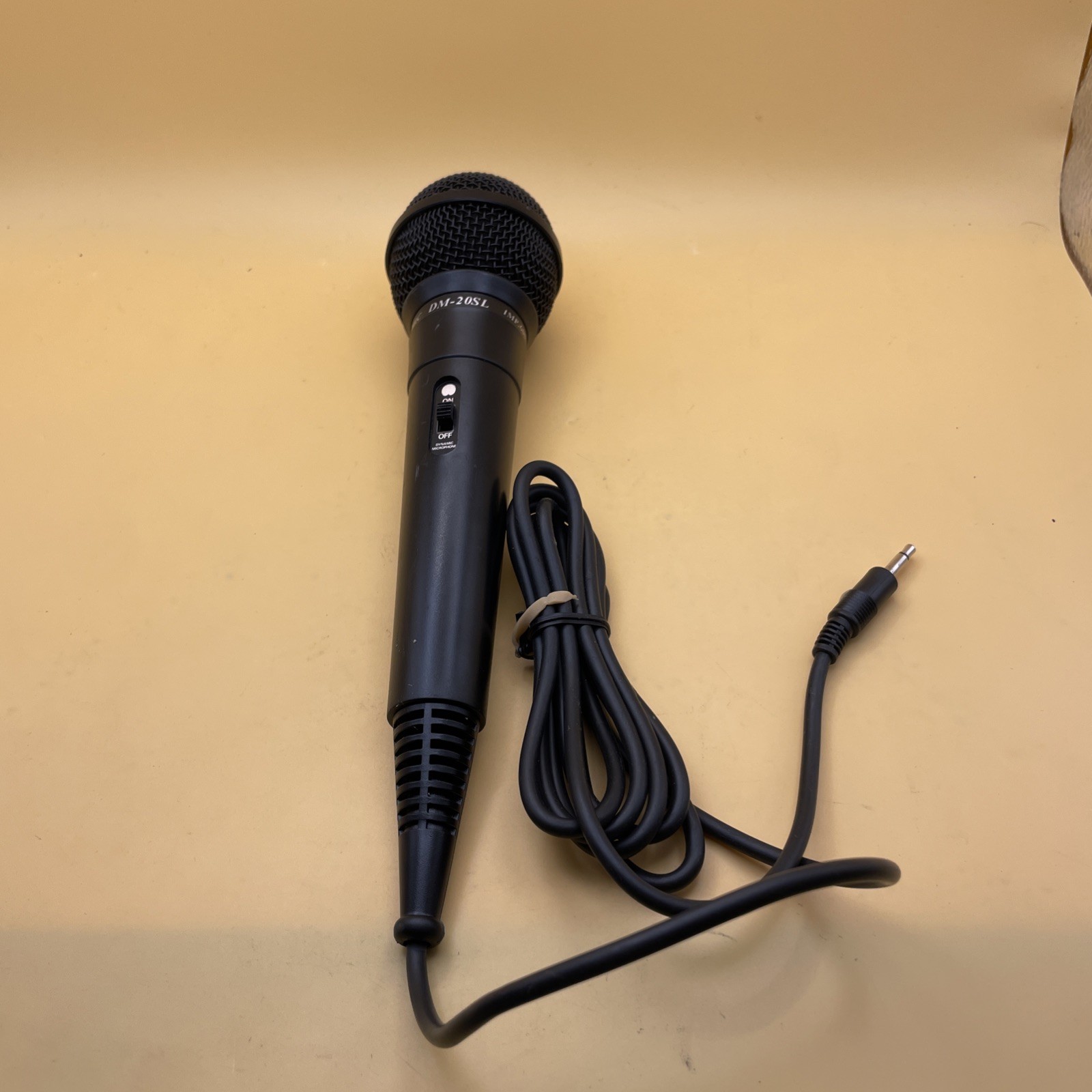 Uni-Directional Wired Microphone DM-20SL IMP.600