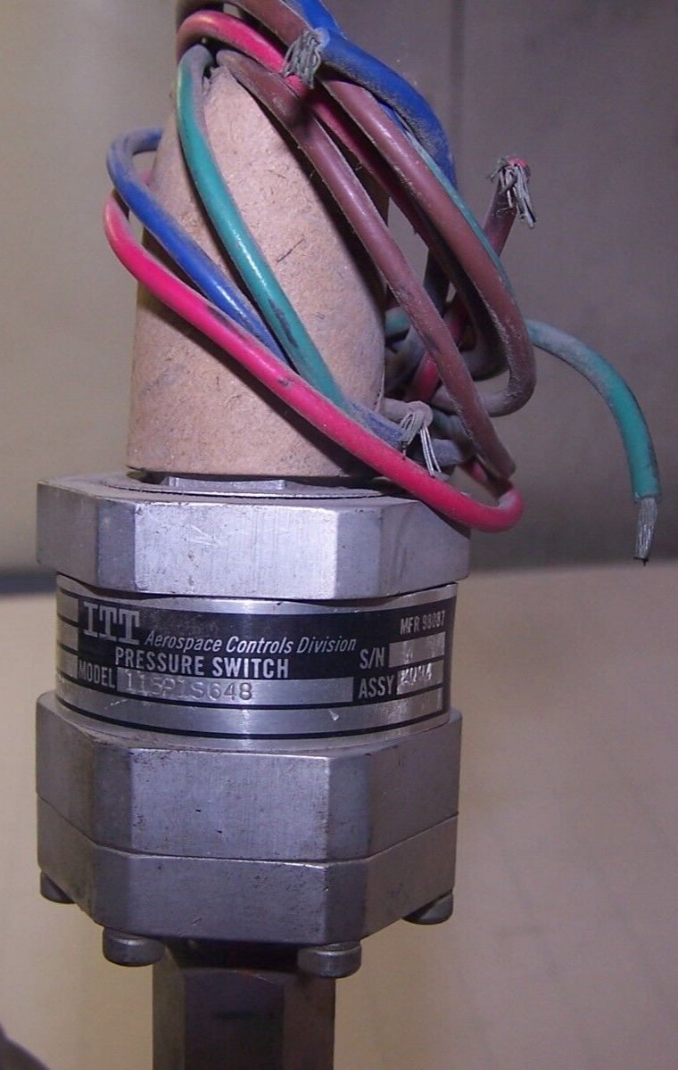 NEW ITT CONOFLOW PRESSURE SENSOR TYPE 300A WITH ITT PRESSURE SWITCH 115P1S648