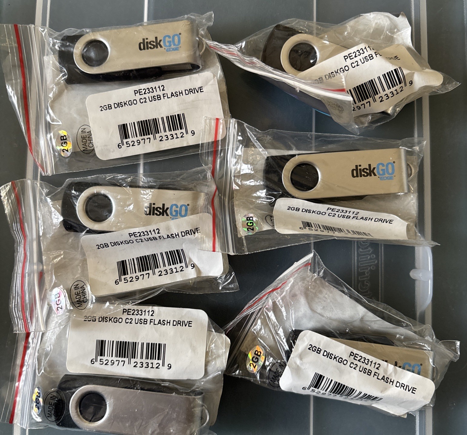 SIX Pcs. Edge DiskGO C2 2GB USB 2.0 Capacity Alum/Black flash drives- PE233112