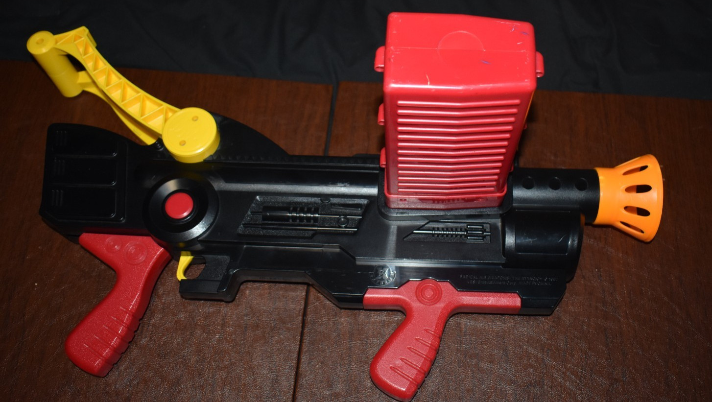 VINTAGE 1997 R.A.W. (THE ATTACK) AIR DART BLASTER RARE (SR)