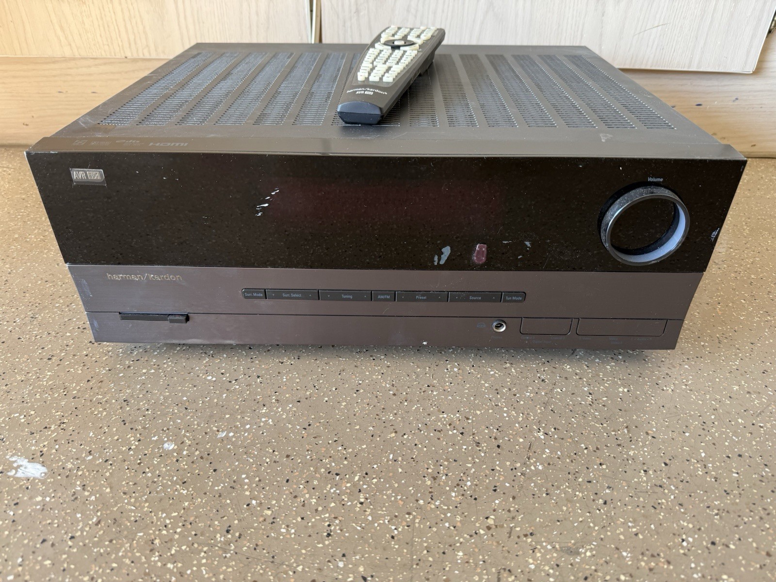 Harman Kardon - AVR 154 - AM/FM HDMI 5.1 AV Receiver w/ Remote Bundle