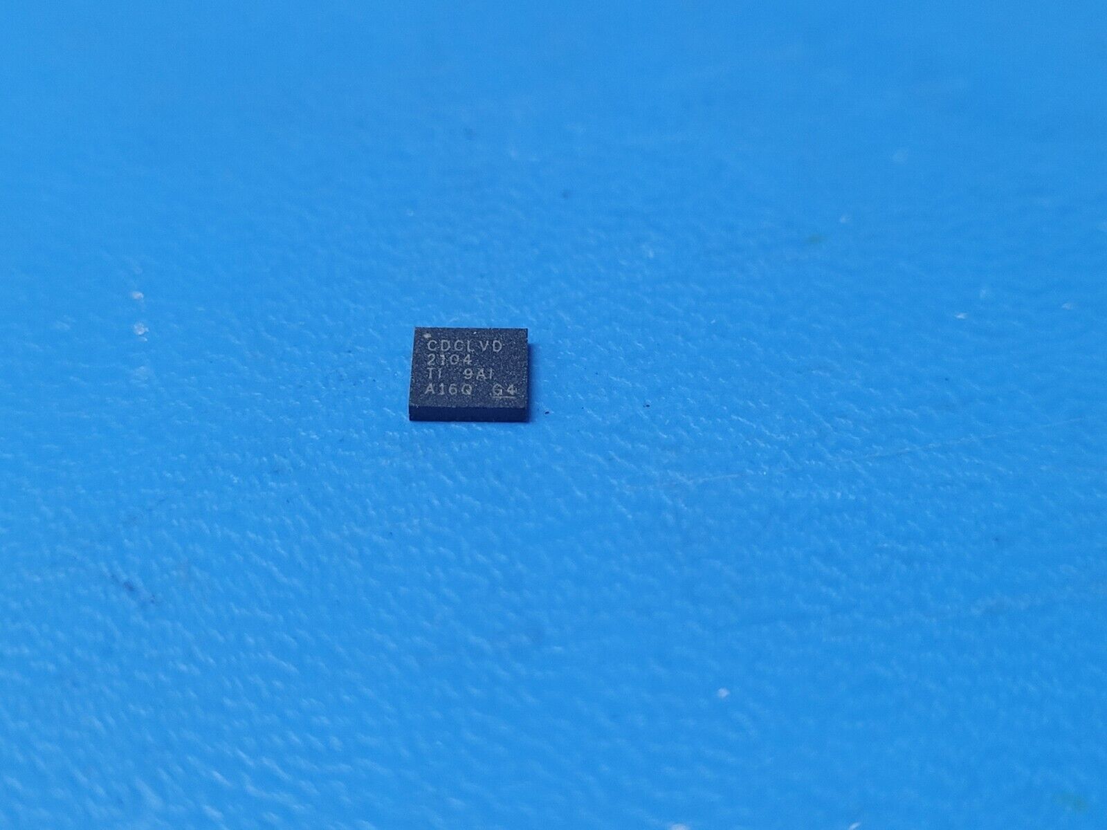 (1 PC) CDCLVD2104RHD TI IC CLK BUFFER 1:4 800MHZ 28VQFN ROHS