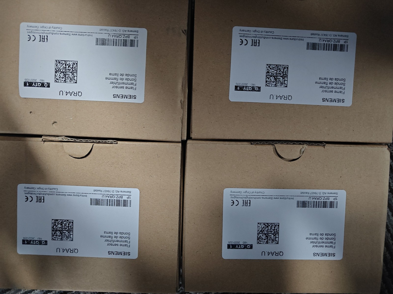 NEW IN BOX Siemens QRA4.U fast ship US  Seller