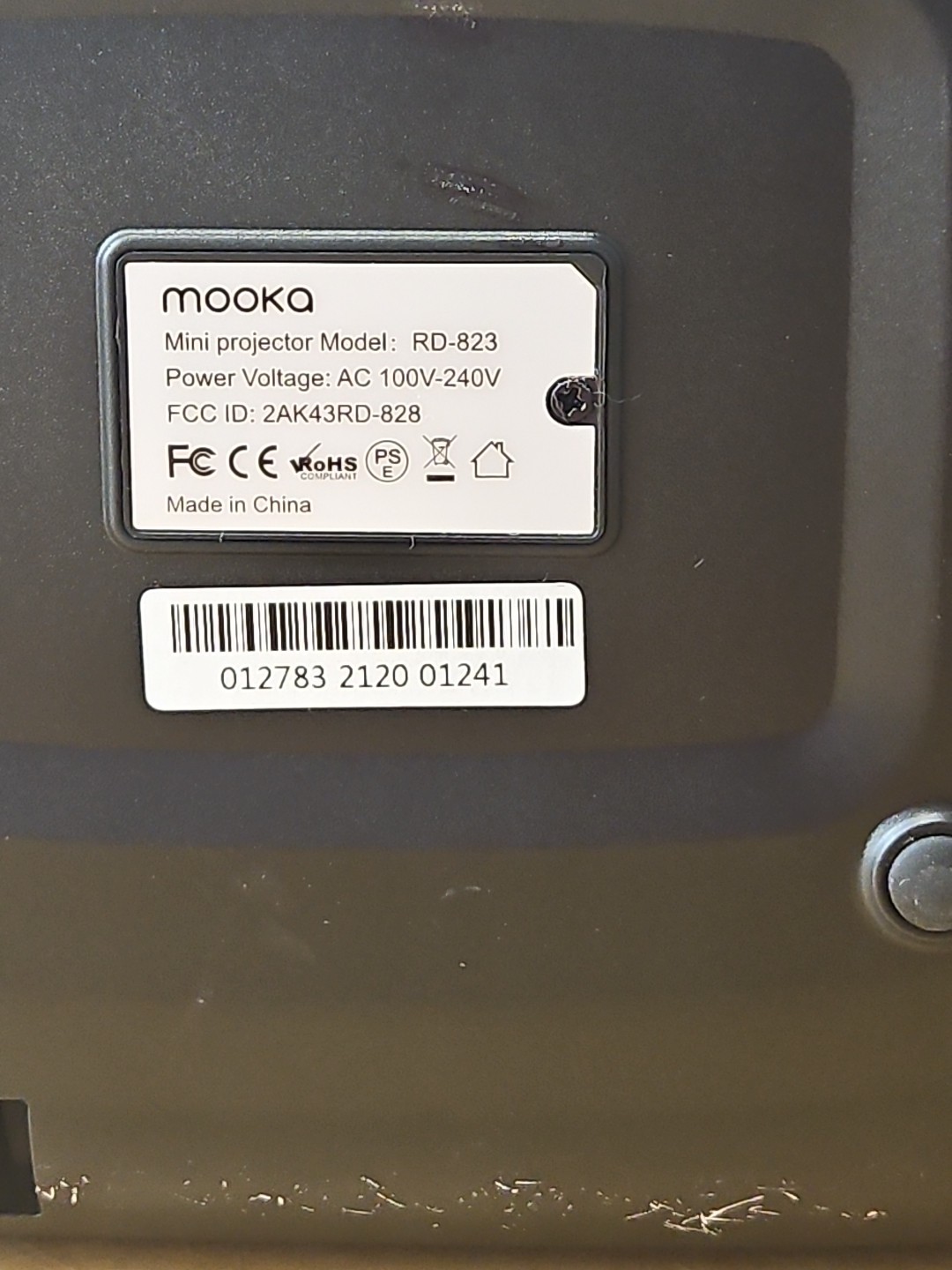 Mooka: Mini LCD Video Projector - RD-823 in soft case AND 120" projector screen