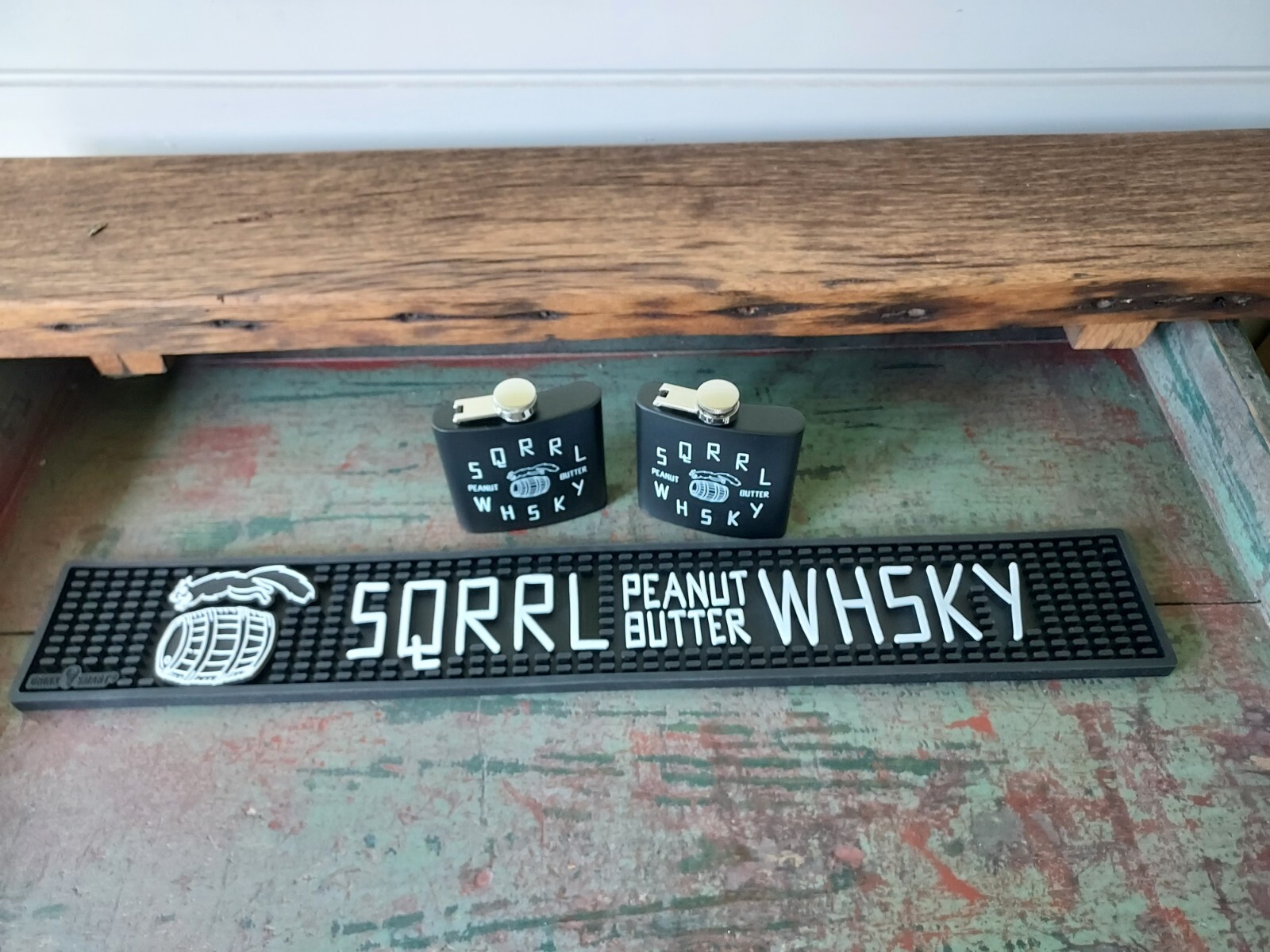 Sqrrl Whsky Bar Rail Mat & Two Flasks Free Shipping (Squirrel Whiskey)New Stock