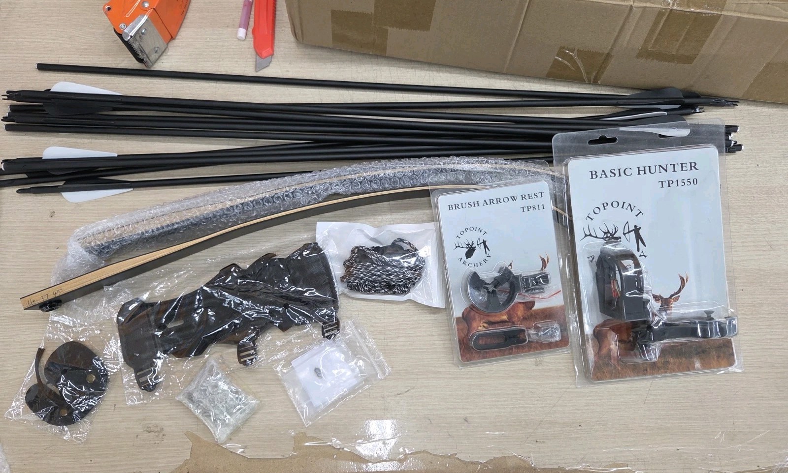 Topoint R2 Recurve Bow SET Archery W/ Arrrows, NEW, SEE PICTURES, AMAZING DEAL!