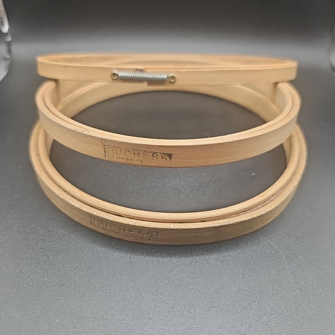 Vtg 2 Duchess Wood Embroidery Hoop 5.2"Felt Lined Hard Wood USA+1 oval Unbranded