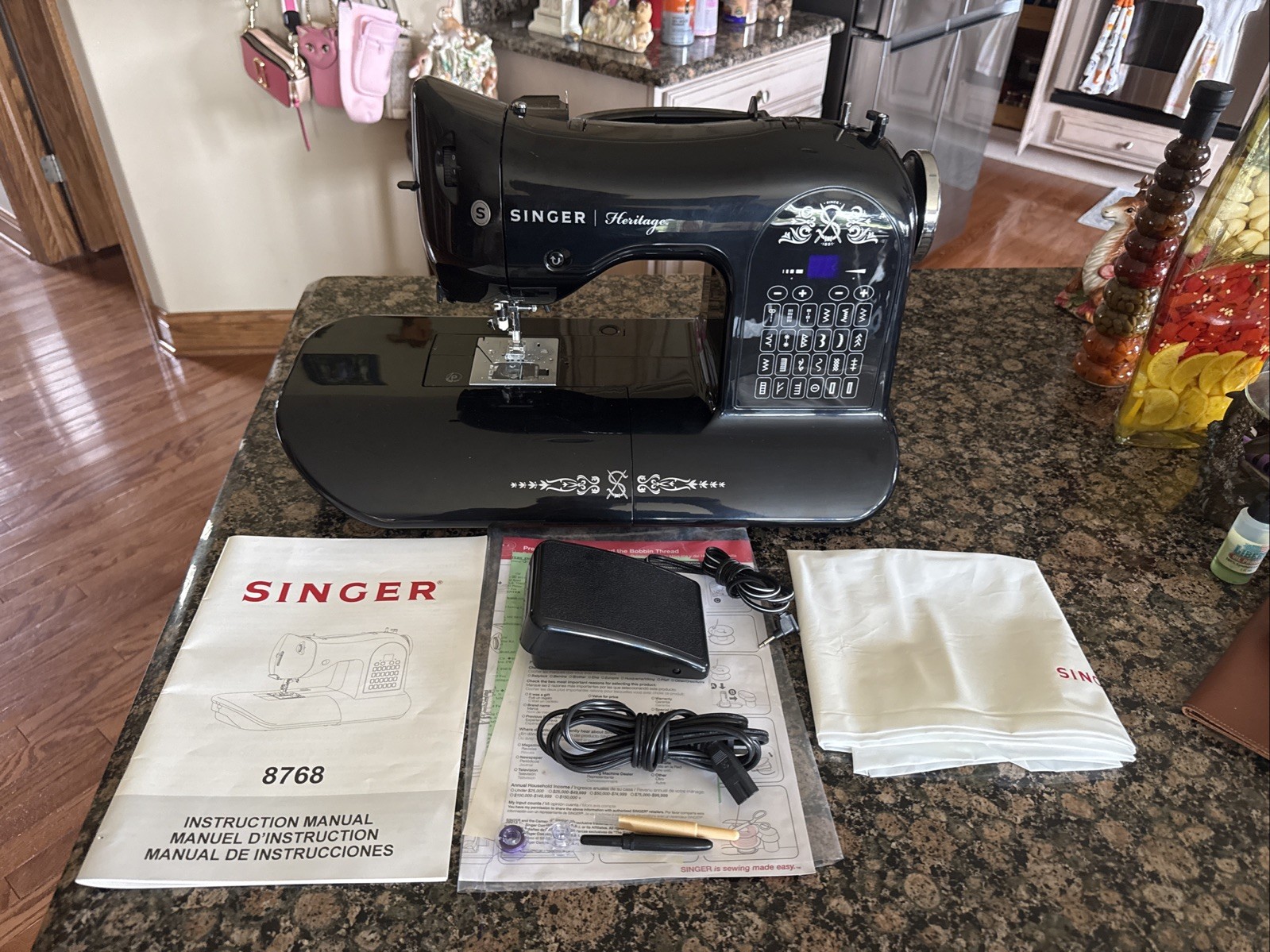 Singer Heritage 8768 Computerized Sewing Machine Black with Pedal Manual