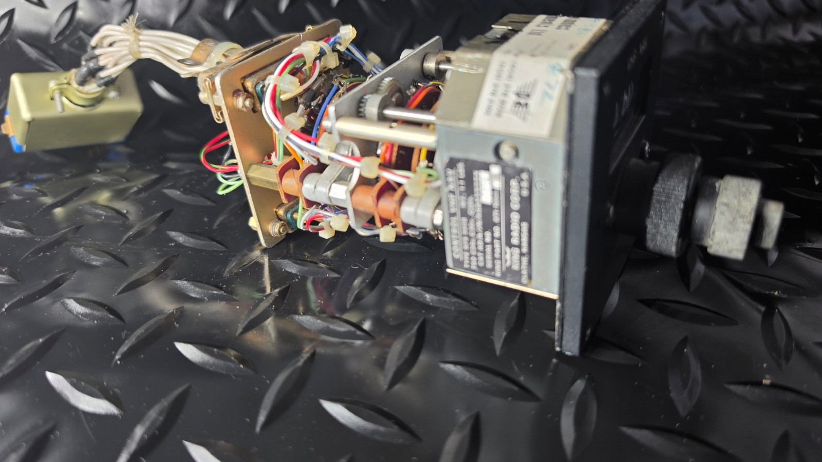 Control VHF NAV P/N 071-1054-04 S/N 5872