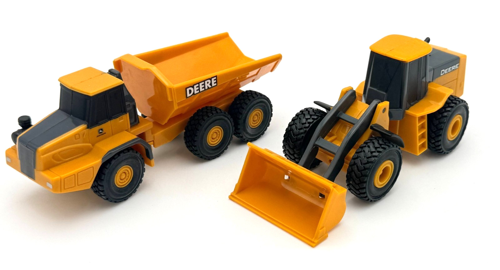 ERTL - John Deere Industrial Dump Truck and Endloader (plastic) - 1:64 Scale