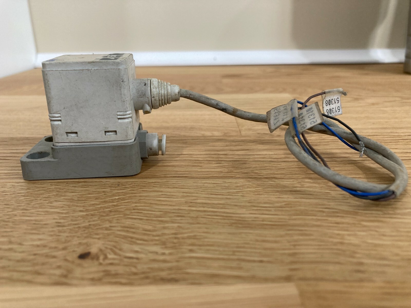 SMC ZSE40-C4-70L Vacuum Switch