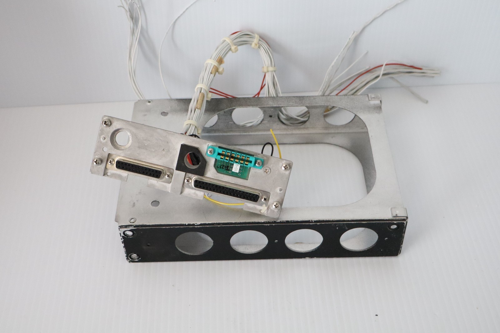 Bendix King KLN 94 GPS Mounting Tray / Backplate / Connectors / Wiring