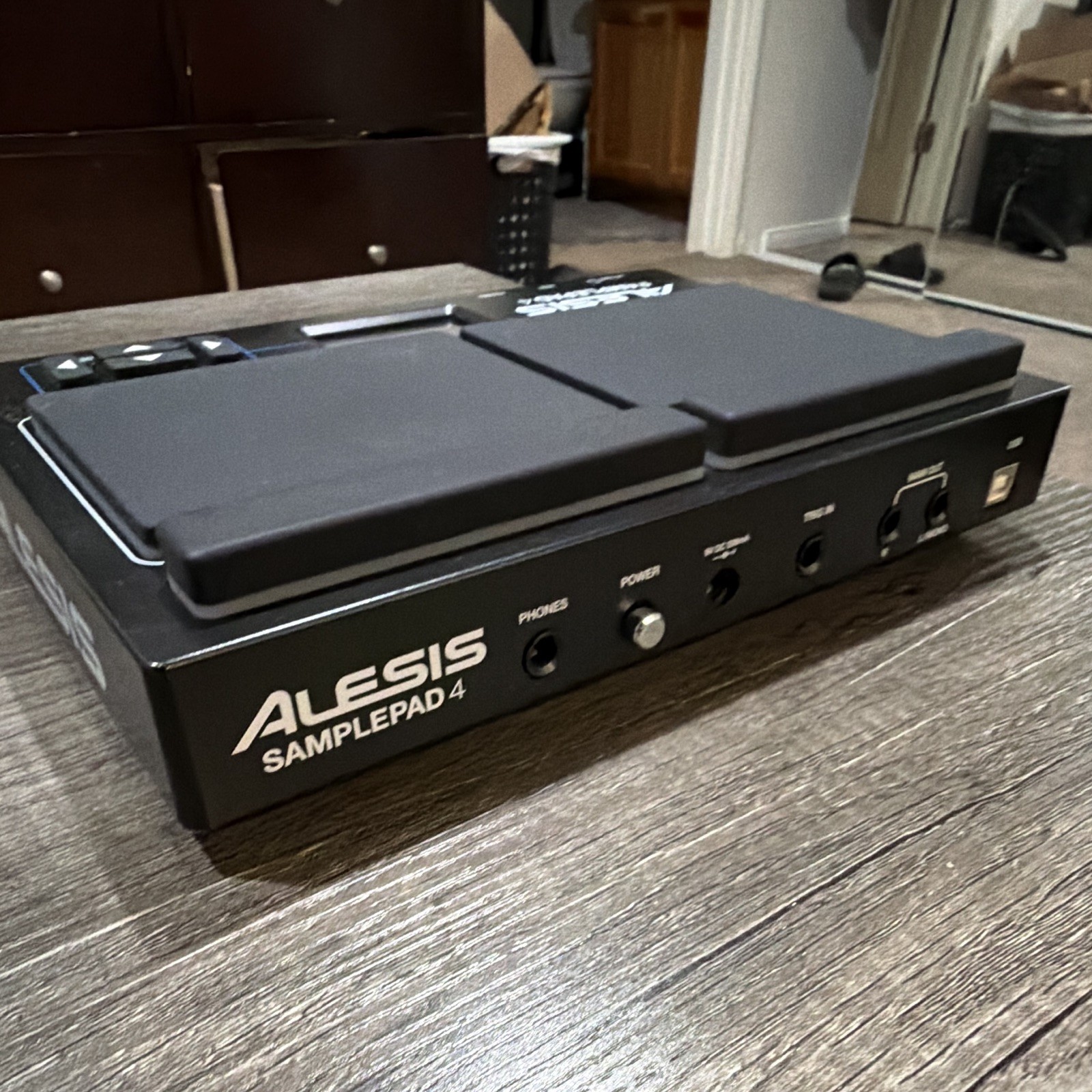 Alesis SamplePad 4 Tabletop 4-Pad Drum Sampler with Pad Triggers, Black