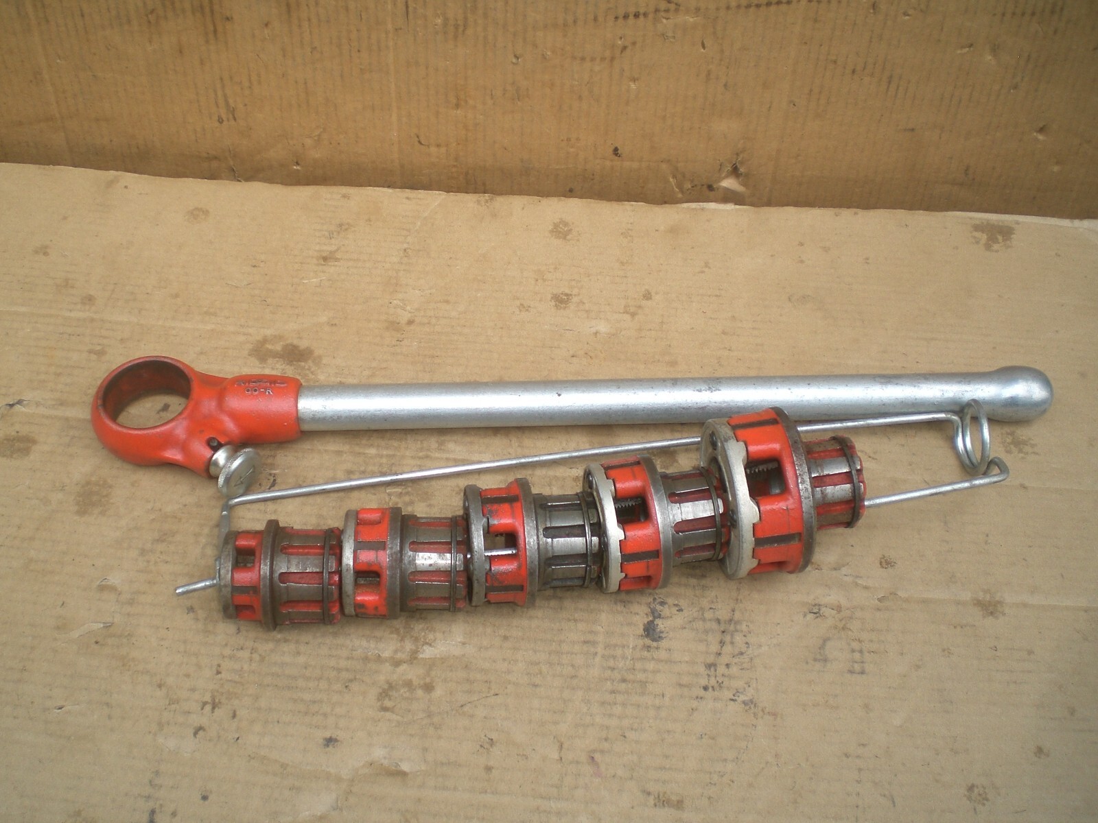 RIDGID 00-R Ratchet Pipe Threader Set 1/8”, 3/8”, 1/2", 3/4”, 1”  5 Dies