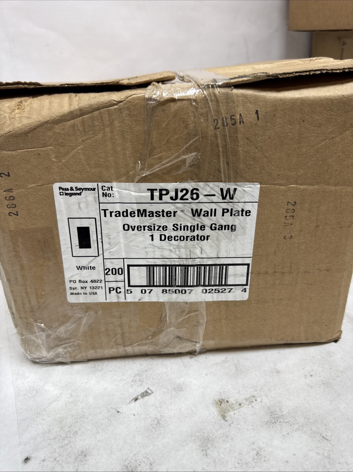 200 Quantity of Pass & Seymour Legrand Combination Wall Plates TPJ126-W