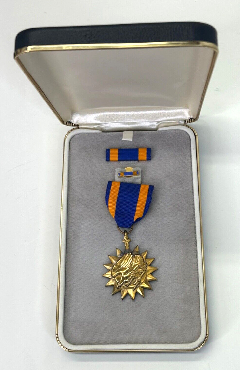 Vintage US Military Boxed Air Medal Set