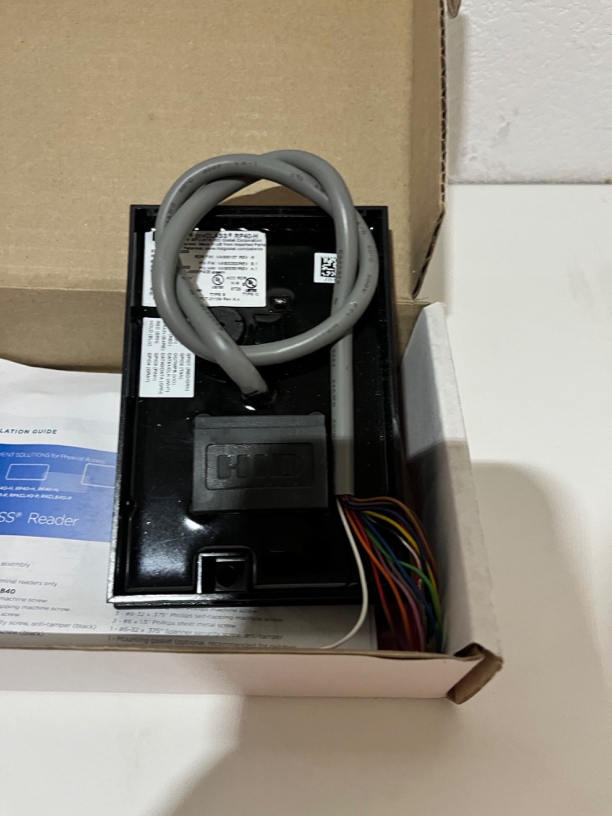 HID pivClass RP40 - H Wall Switch Reader 920PHPTEK000HU -L02-KI