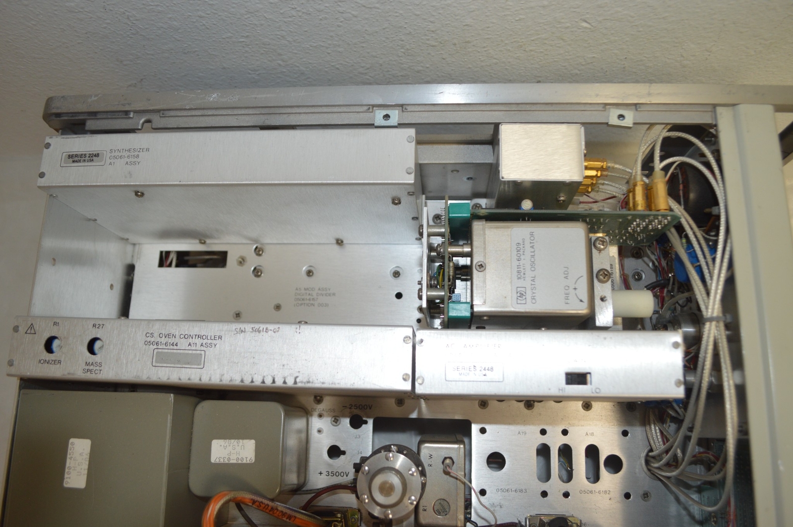 *TC* HEWLETT PACKARD HP 5061B CESIUM BEAM FREQUENCY STANDARD (TMD39)