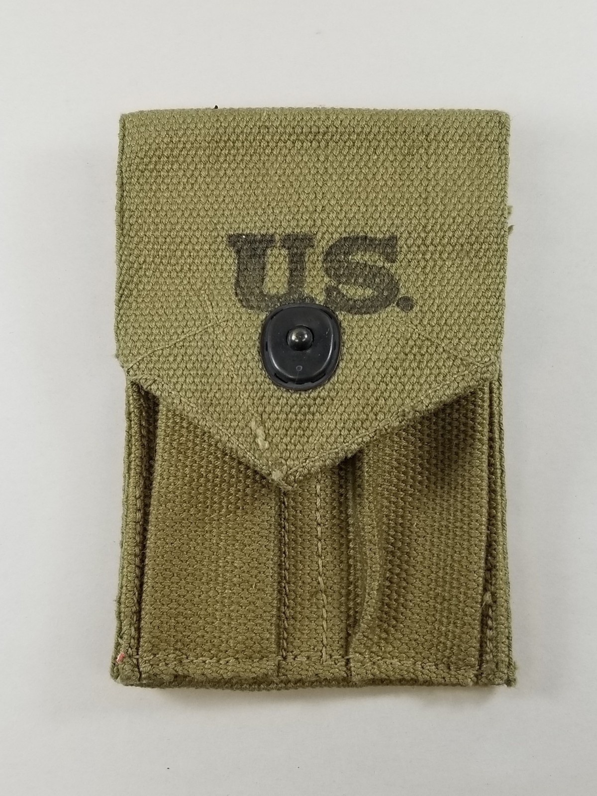 US GI WWII COLT 45 MAGAZINE KHAKI POUCH  WWII DATED