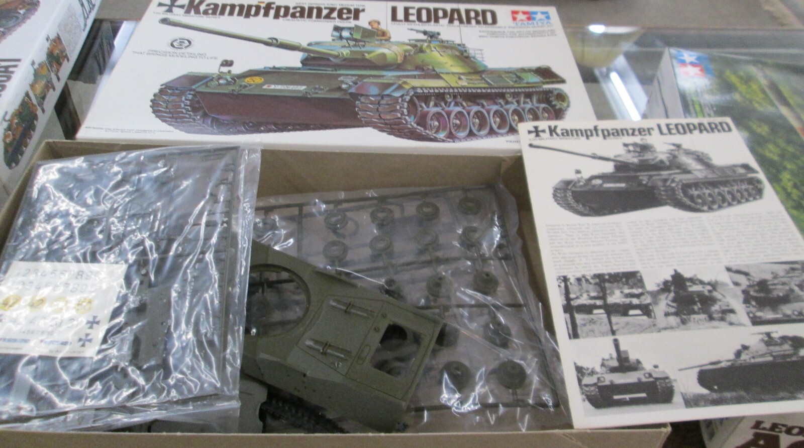Tamiya 1:35 Kampfpanzer Leopard  MM164A un-assembled model   NIB