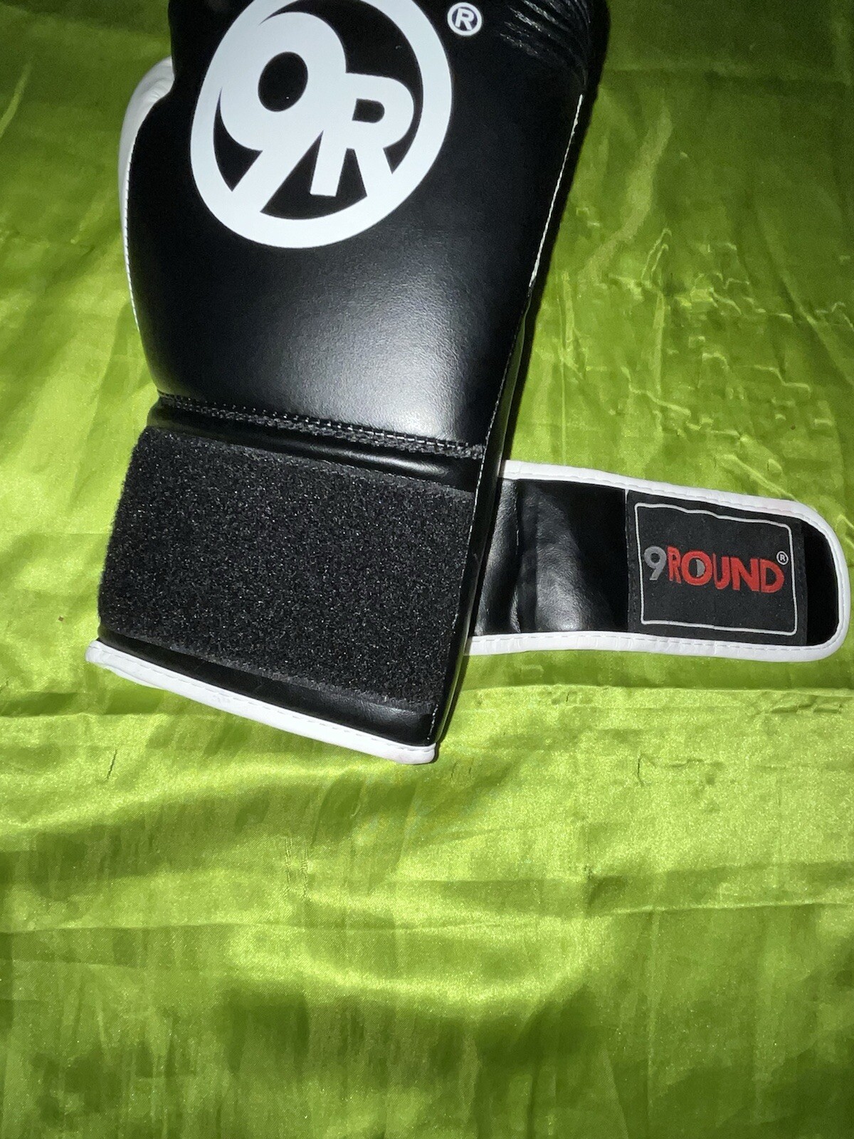 9 ROUND Boxing Gloves 10oz Black White Hook And Loop Straps