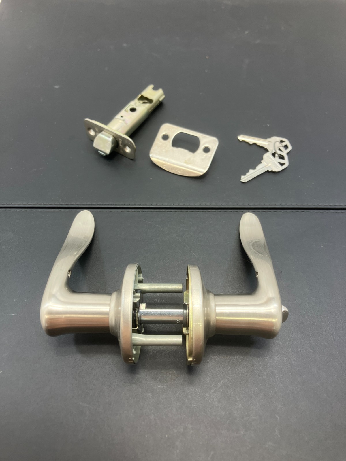 Door Handle Lever Lock Keyed Entry Satin Nickel 97402-732 Kwikset No Retail Pkg.