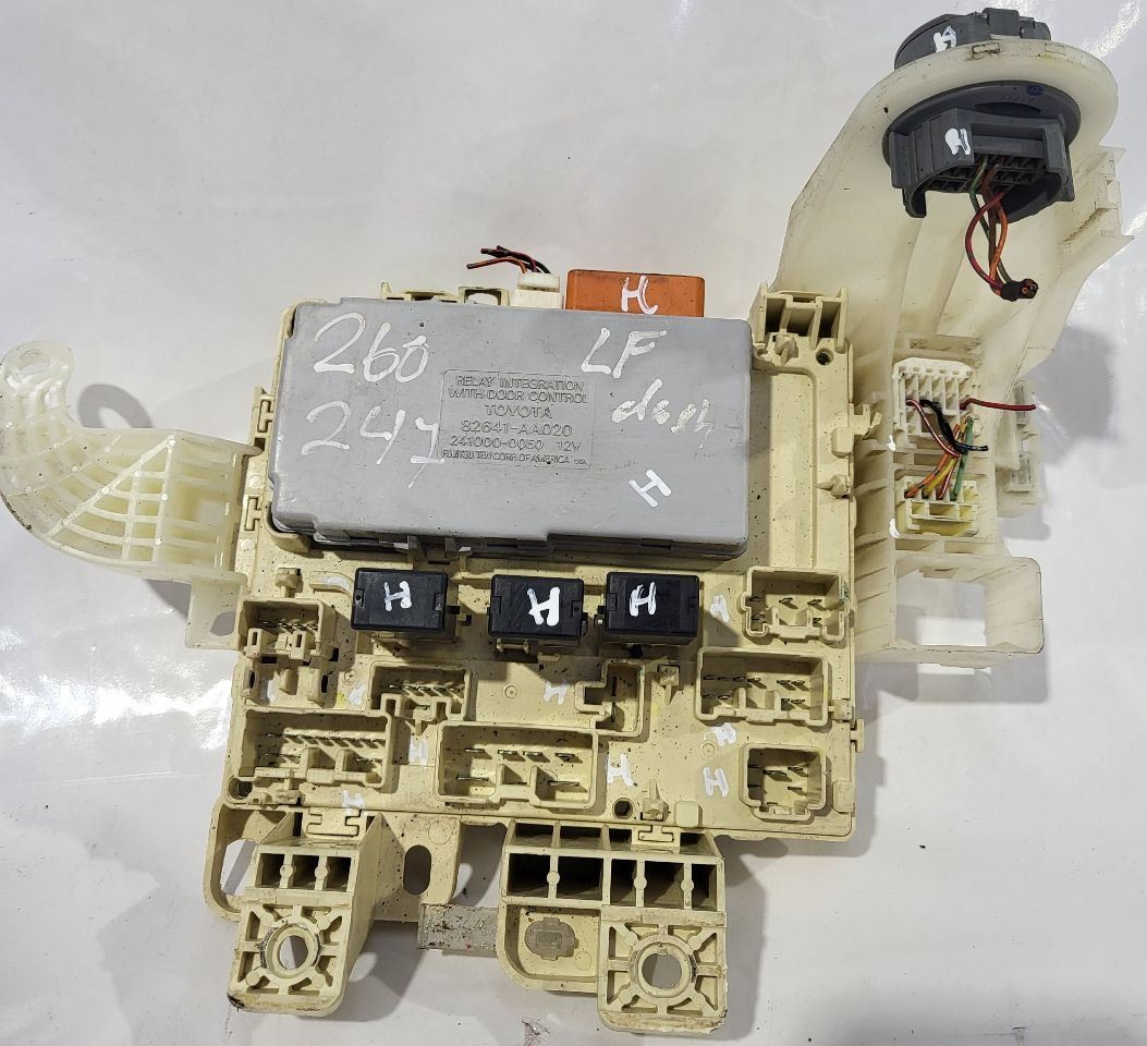 1998 Toyota Camry OEM Door Control Relay Fuse Box 82641AA020