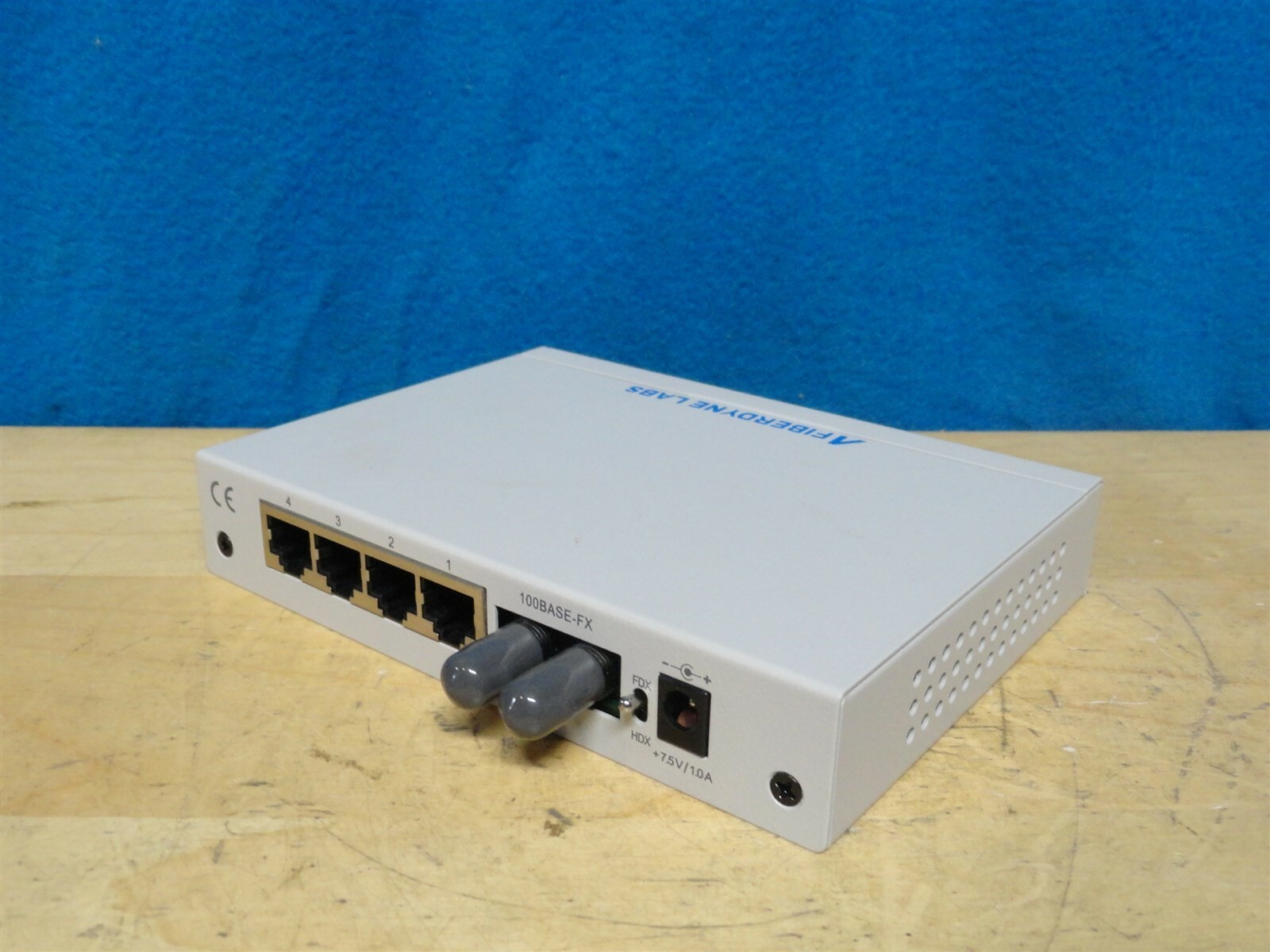 FIBERDYNE LABS - 5-PORT 10/100 SWITCH - MULTIMODE ST 2 Km (MAX) - VS-105FT - NIB