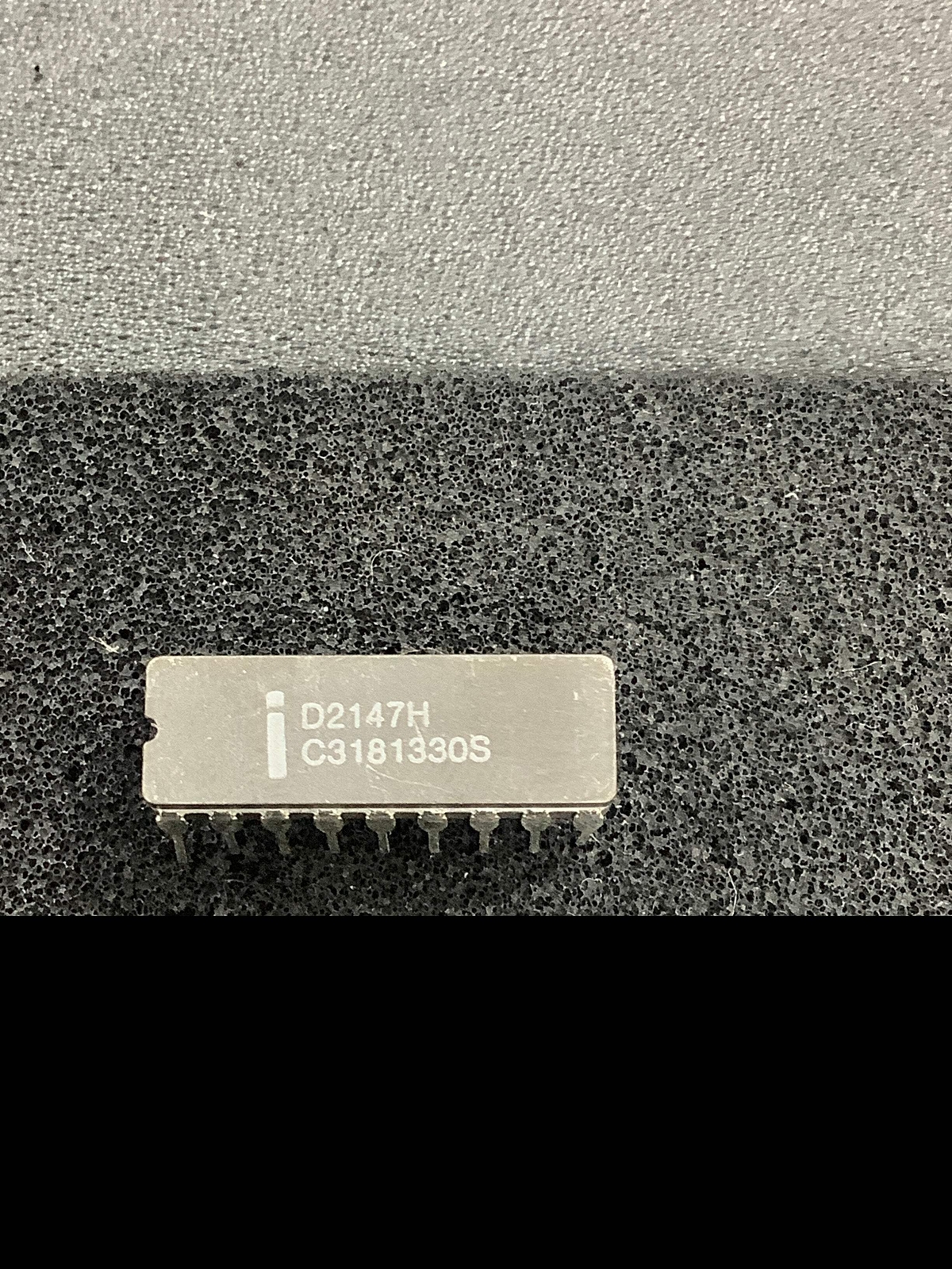 D2147H - INTEL - High Speed 4096 x 1 Bit Static RAM