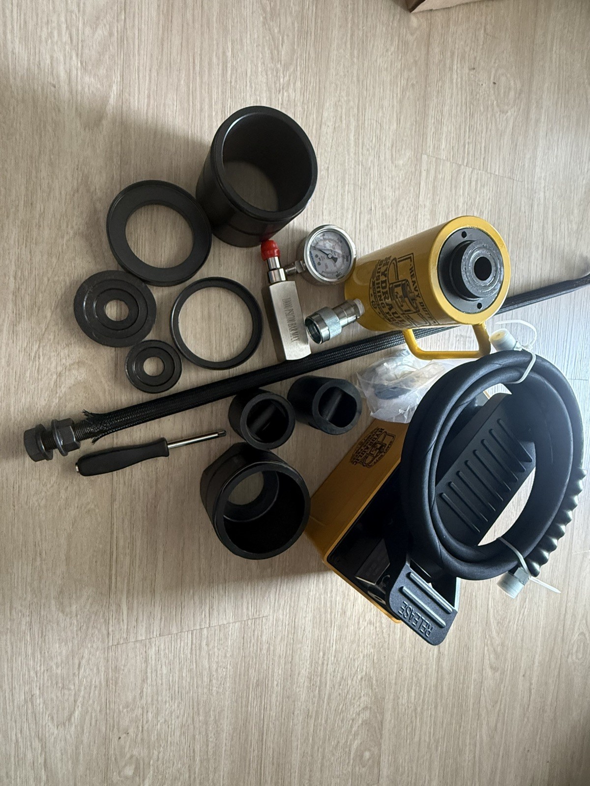 Truck bushing extractor