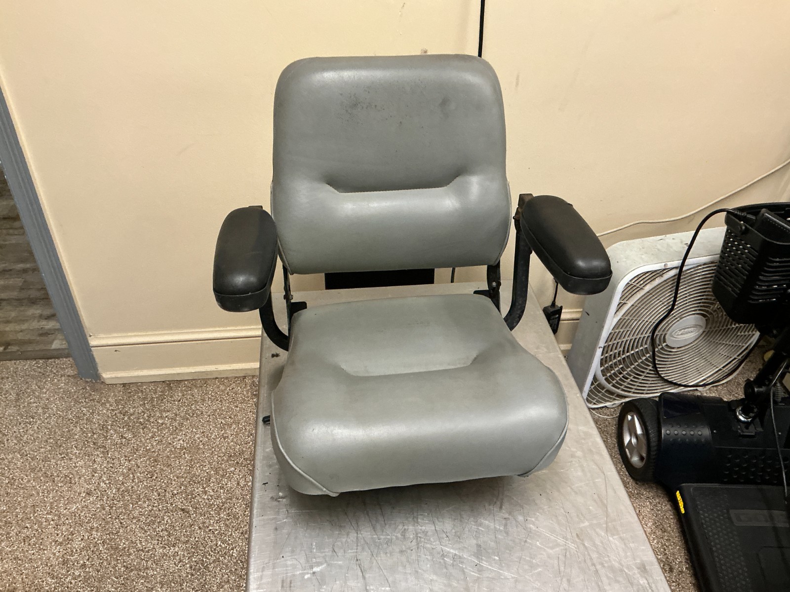 Golden Companion 2 ( Old Style) Mobility Seat, Gray ML1
