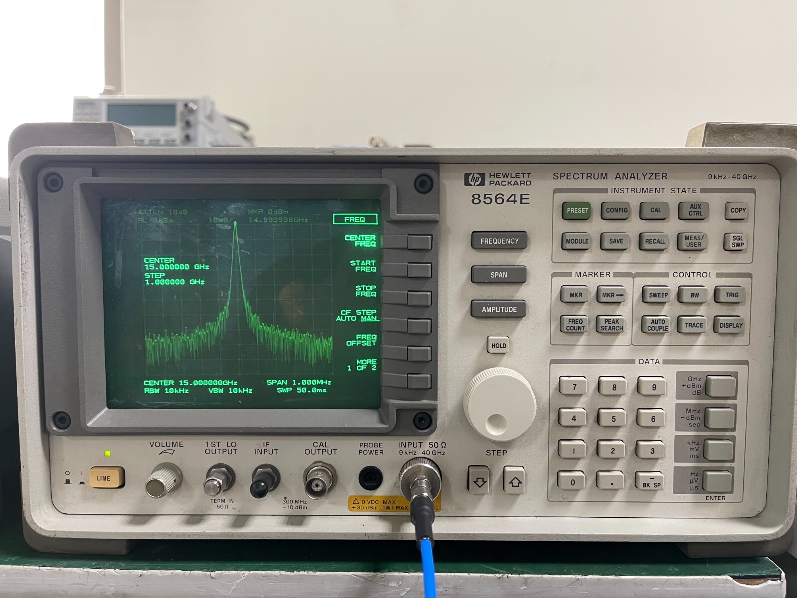 HP Agilent 8564E 9KHz - 40GHz Spectrum Analyzer w/ 85620A module_0976