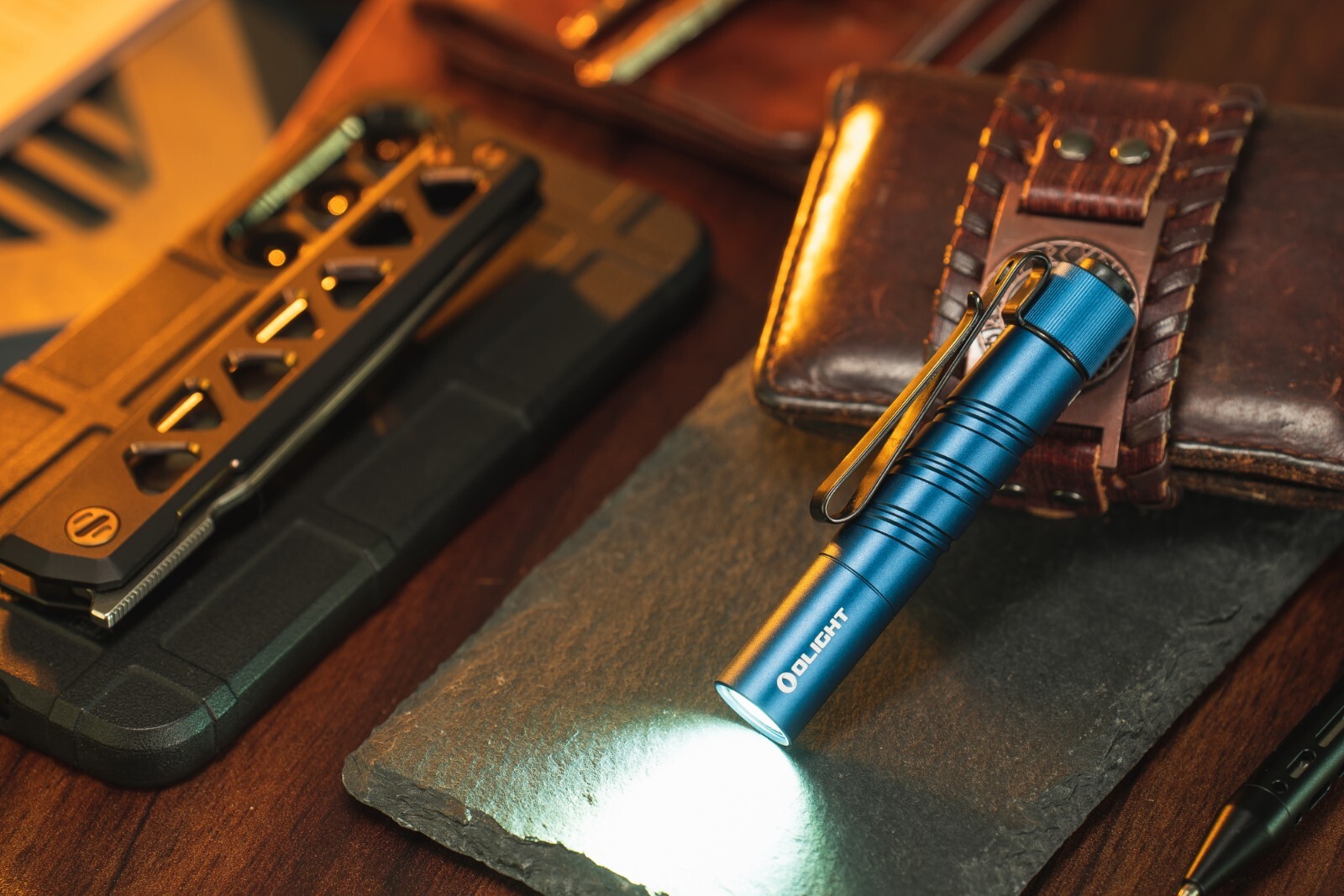 Olight I3T 2 EOS Midnight Blue Dual-Output Tail Switch Flashlight, 200/300 Lume