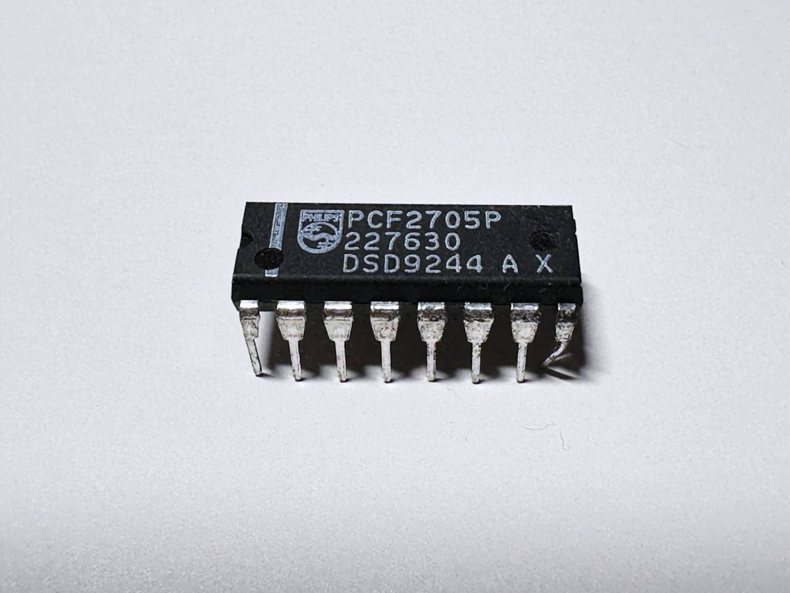 1X PCF2705P PHILIPS ADOC IC DIP-16