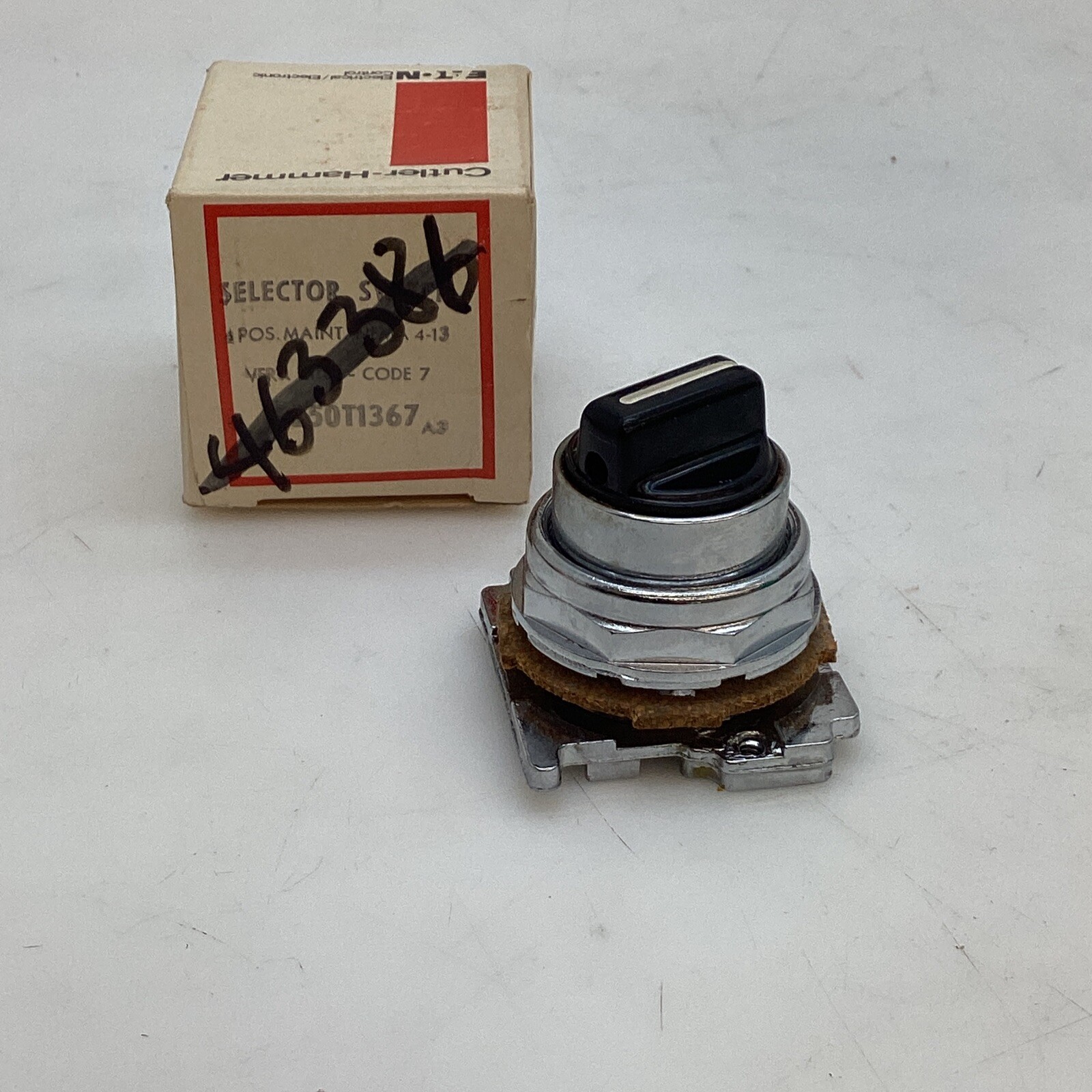 CUTLER HAMMER SELECTOR SWITCH 10250T1367 New