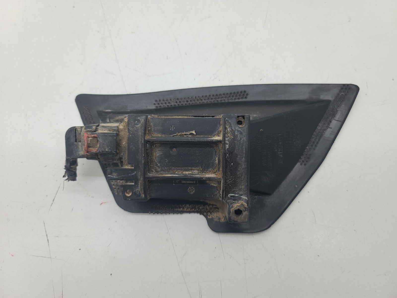 2013 -2017 GM Traverse Enclave Rear Right Object Alert Sensor Bracket 22844882