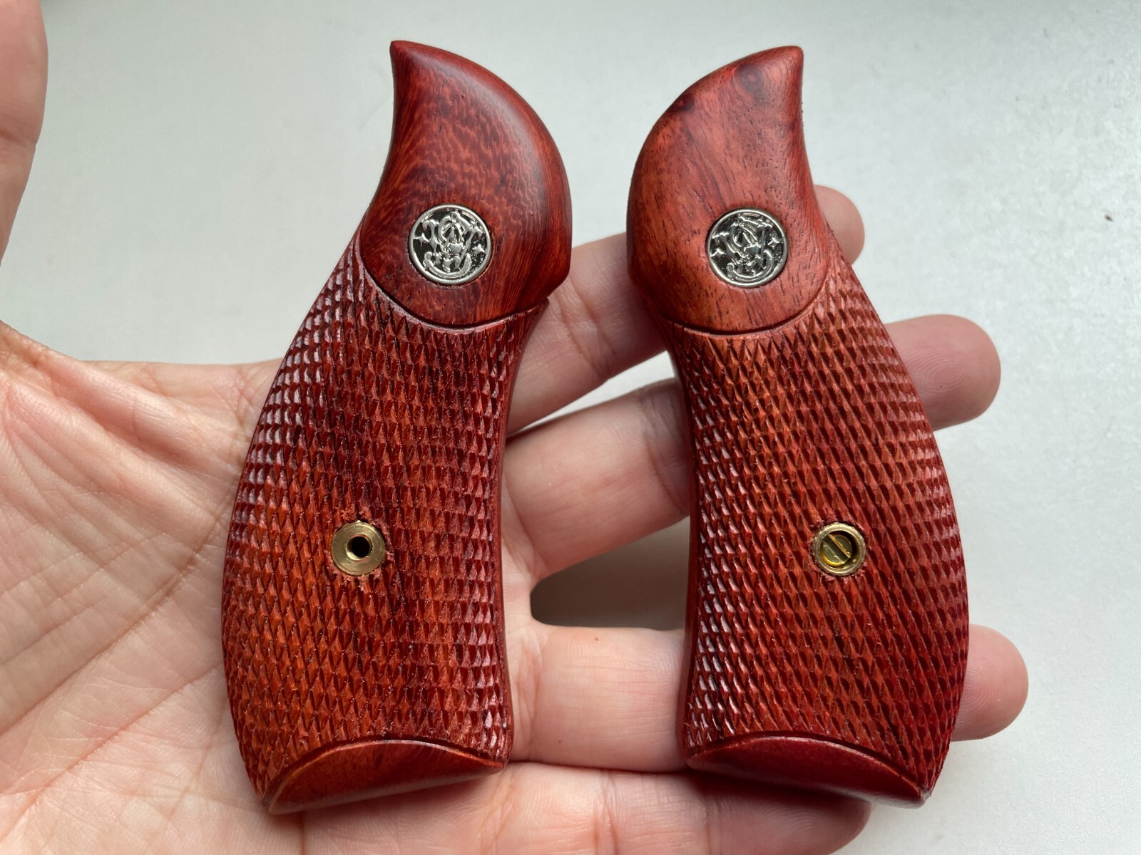 Classic Panel wood Grips for S&W, K/L ROUND BUTT 686 small grips all  Checkered