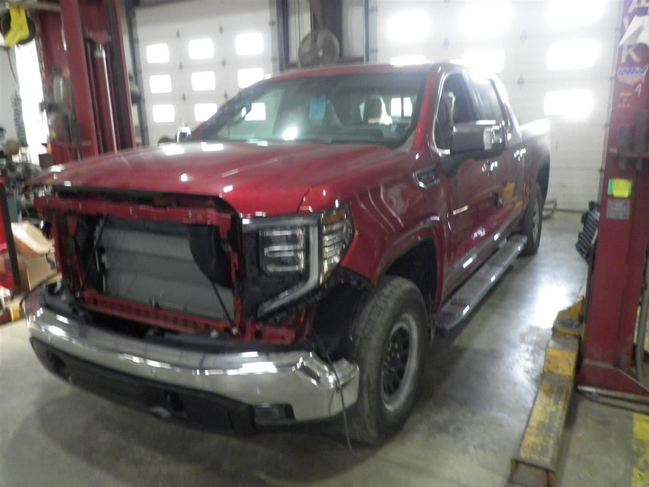 2026 Sierra 1500 SLT 5.3L Upper Air Shutter