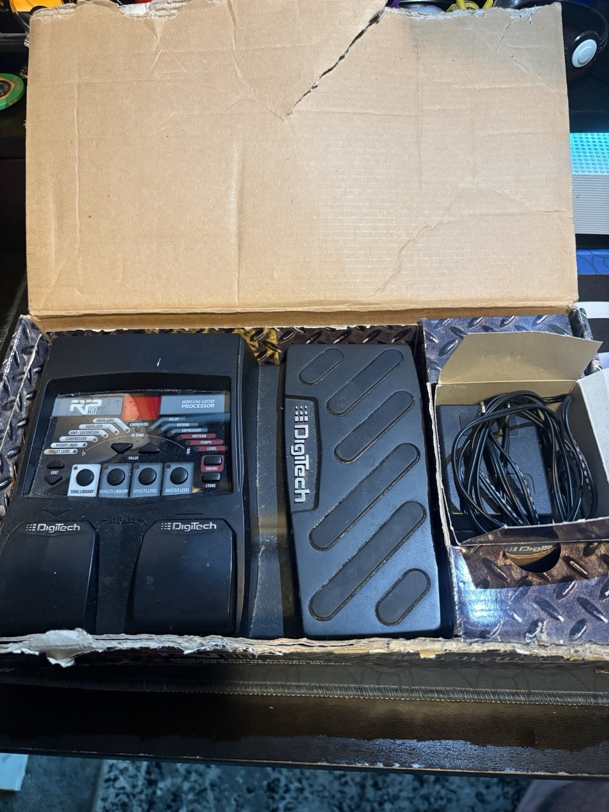 DigiTech RP90 Modeling Guitar Processor with Power Supply