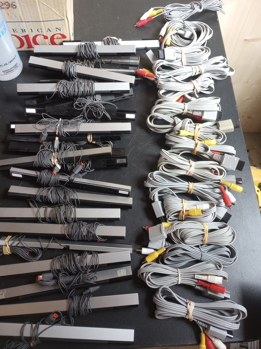 One Used Set Nintendo Wii - AV Cable RVL-009 & Gray Or Black RVL-014 Sensor Bar