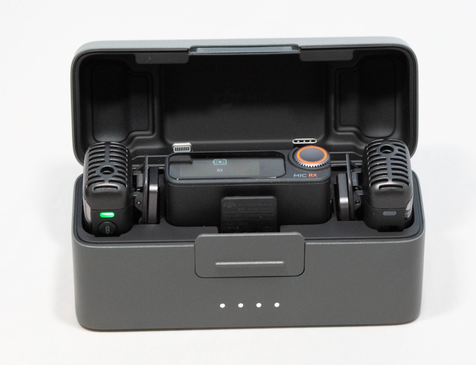 DJI Mic 2 (2TX+1RX+Charging Case)Wireless Microphone 820 ft **MINT**