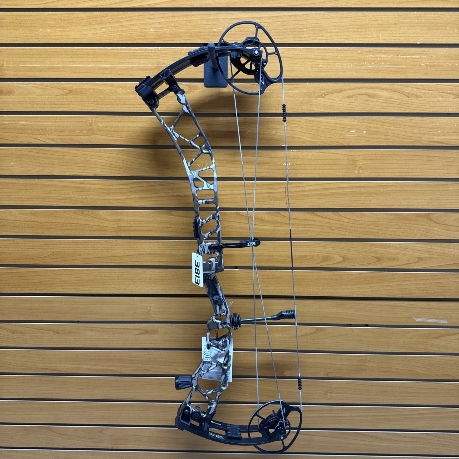Item 3813 - Elite Archery Compound Bow - Exalt LD - LH - Bottomland